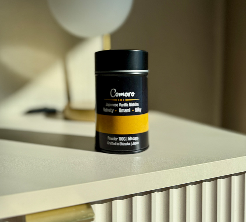 Vanilla Japan Matcha w eleganckiej metalowej puszce – idealna na prezent i codzienny rytuał